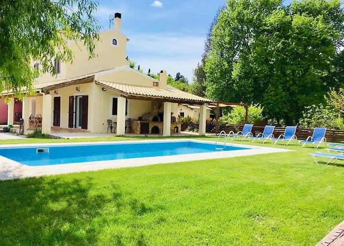 Villa Chloe With Private Heated Pool
