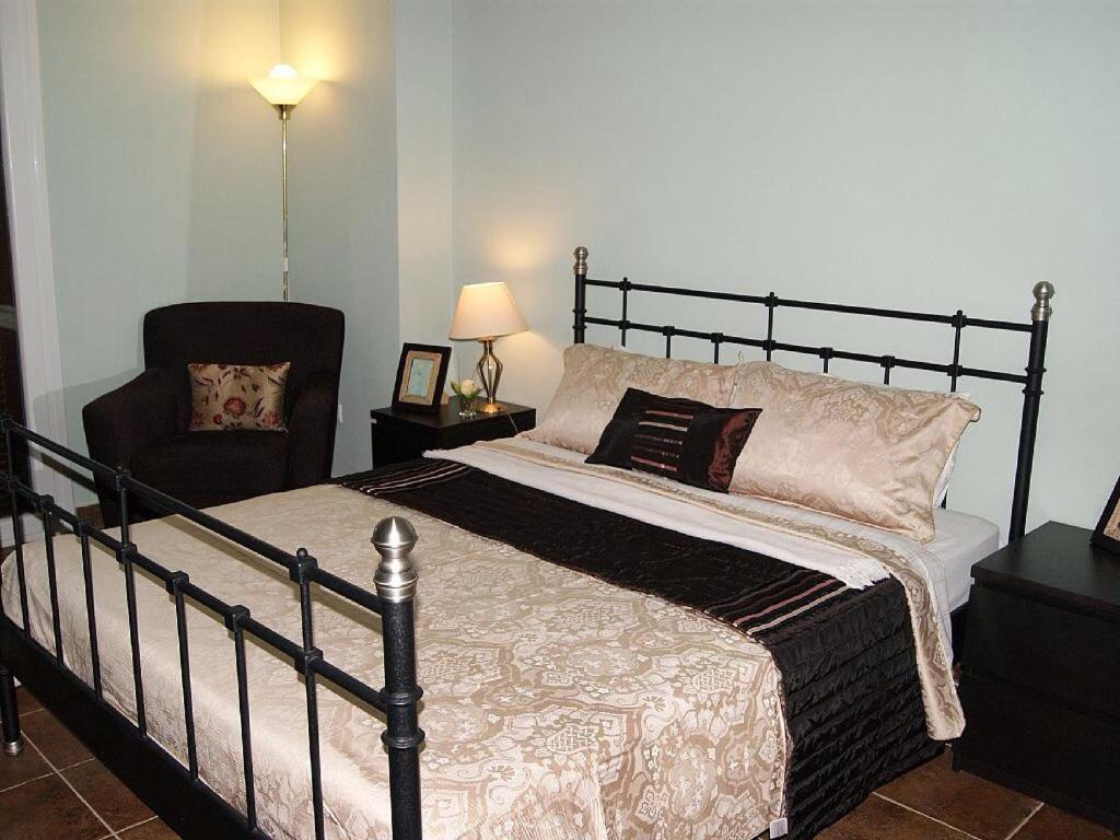 Villa Chloe With Private Heated Pool