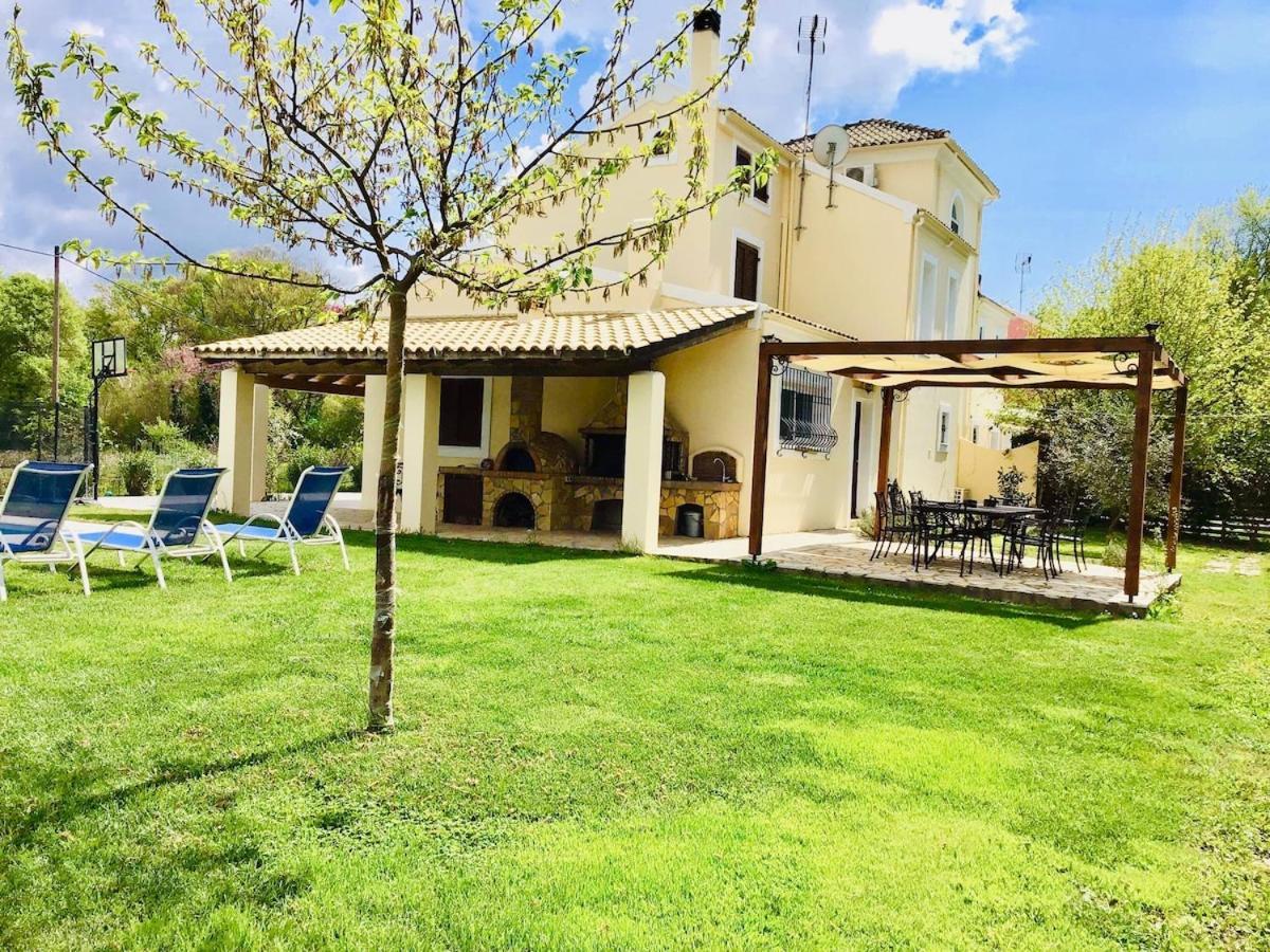 Villa Chloe With Private Heated Pool